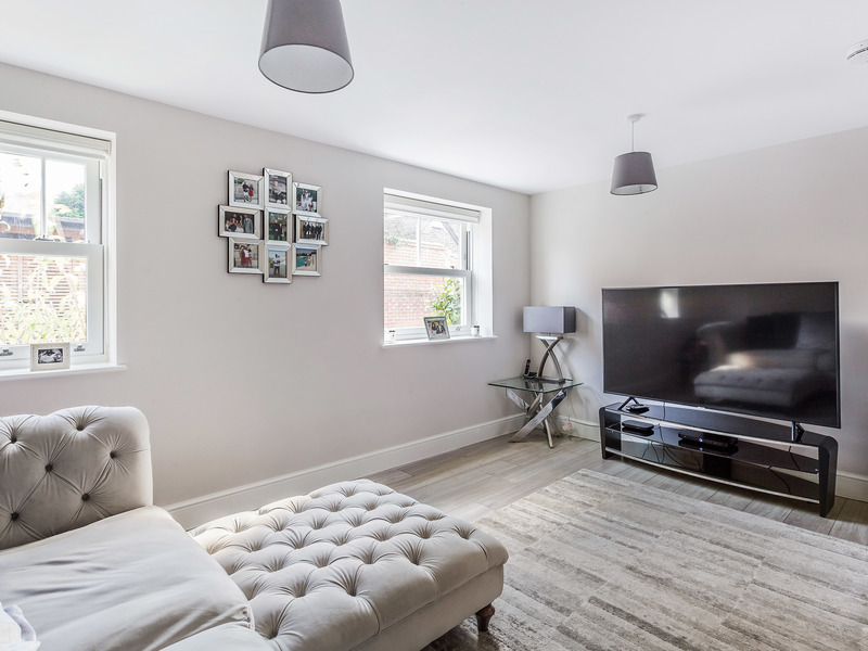 3 bed House - Townhouse For Sale in Dorking, Surrey - 2