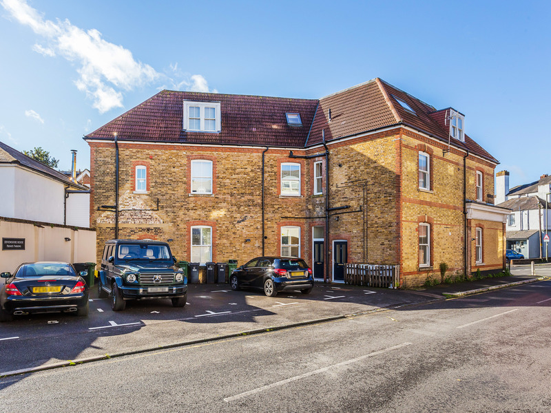 1 bed Apartment For Sale in Reigate, Surrey