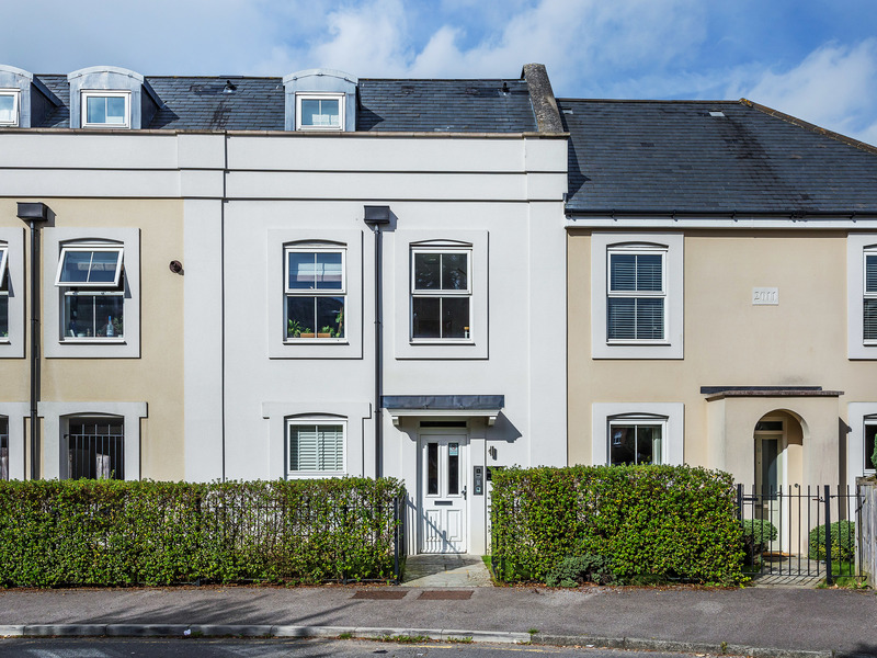 1 bed Apartment For Sale in Reigate, Surrey - 2