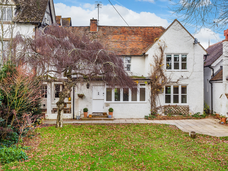 3 Bed House Semi For Sale in Reigate