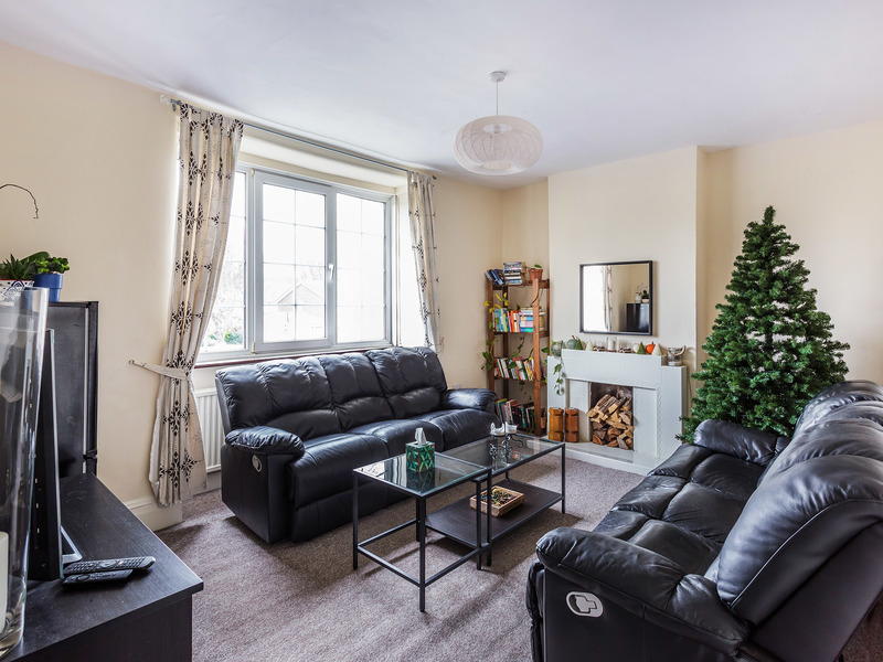 3 bed Maisonette For Sale in Carshalton, Surrey - 2