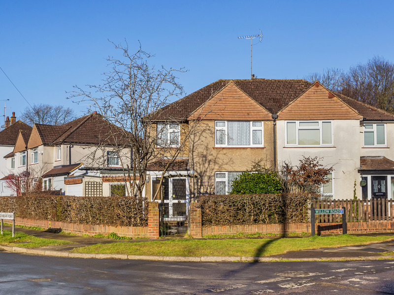 3 bed House - Semi For Sale in Redhill, Surrey