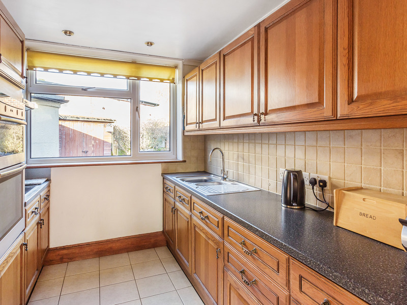 3 bed House - Semi For Sale in Redhill, Surrey - 3