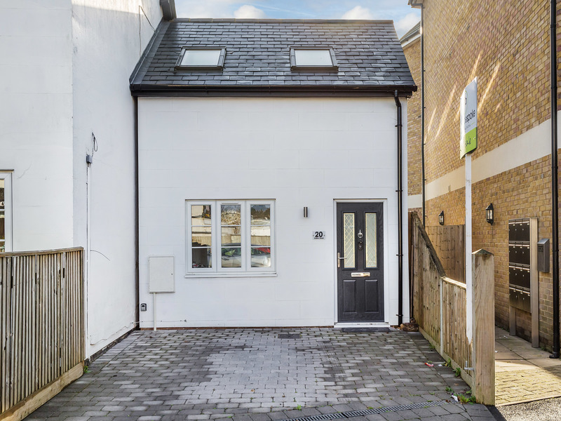2 bed House - Terrace For Sale in Horley, Surrey