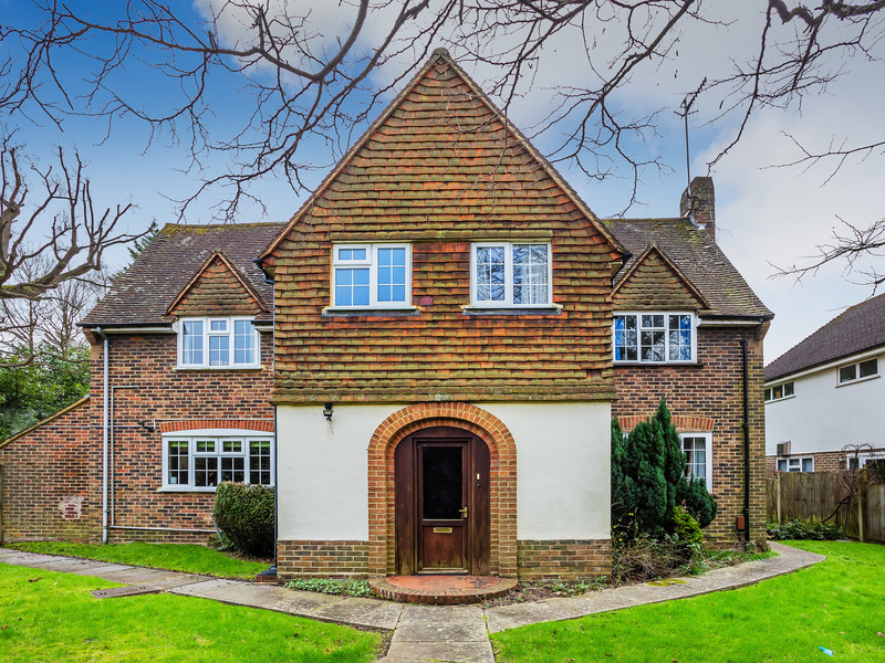 6 bed House - Detached For Sale in Reigate, Surrey