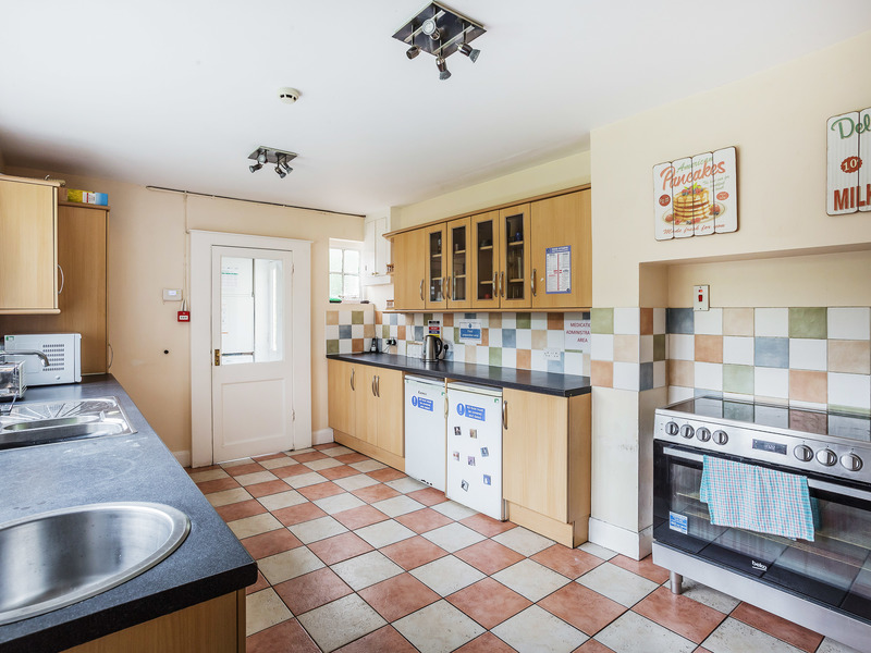 6 bed House - Detached For Sale in Reigate, Surrey - 3