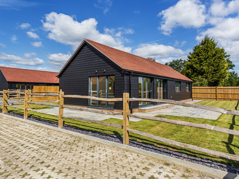 2 bed Bungalow - Detached For Rent in Horley, Surrey