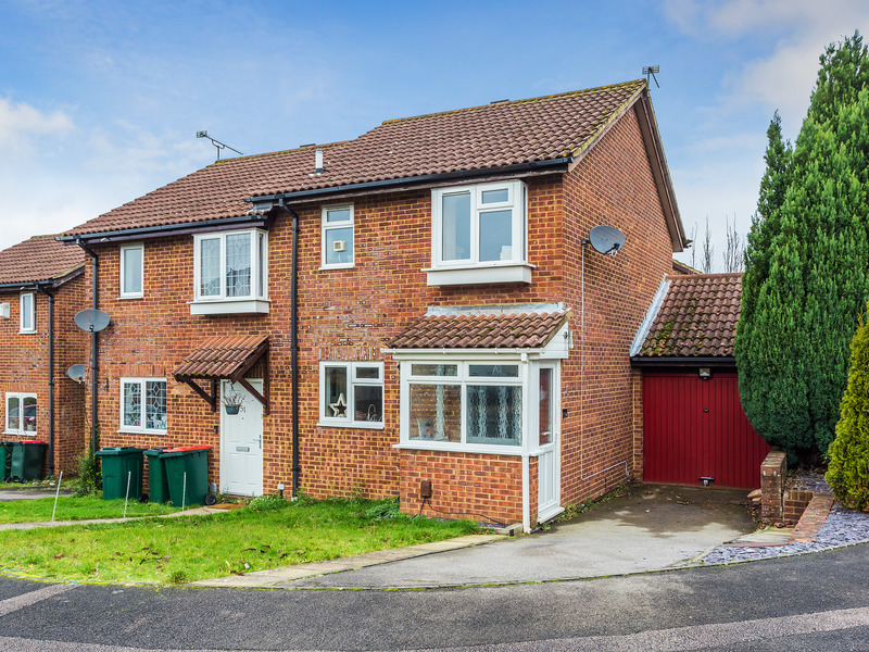 2 bed House - Semi For Sale in Crawley, Surrey