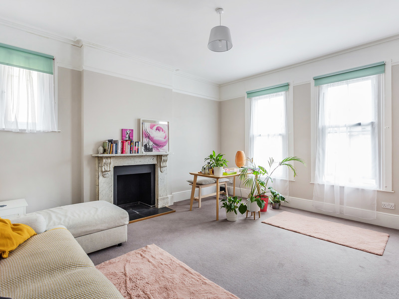 1 bed Apartment For Rent in Redhill, Surrey