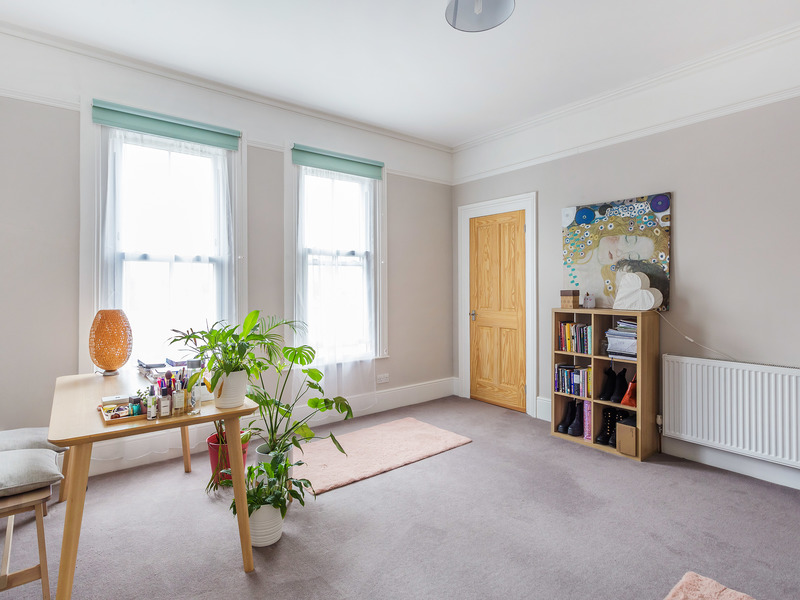 1 bed Apartment For Rent in Redhill, Surrey - 3