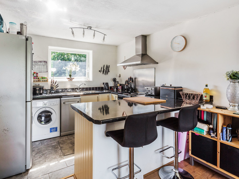 1 bed Apartment For Sale in Horley, Surrey - 3