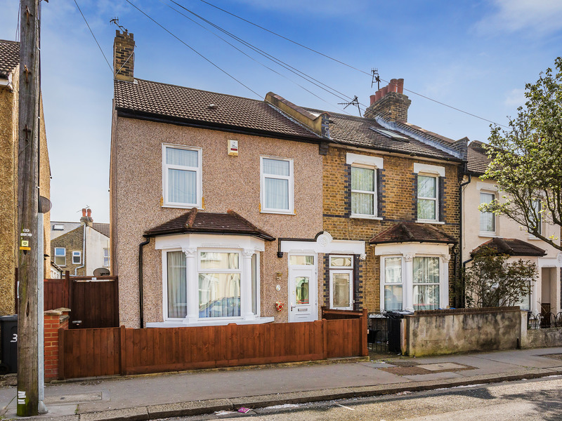 2 bed House - End Terrace For Sale in Croydon, Surrey - 3