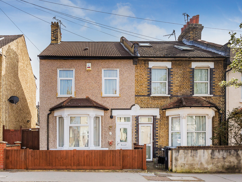 2 bed House - End Terrace For Sale in Croydon, Surrey - 2