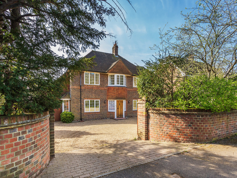 5 Bed House Detached To Rent in Reigate