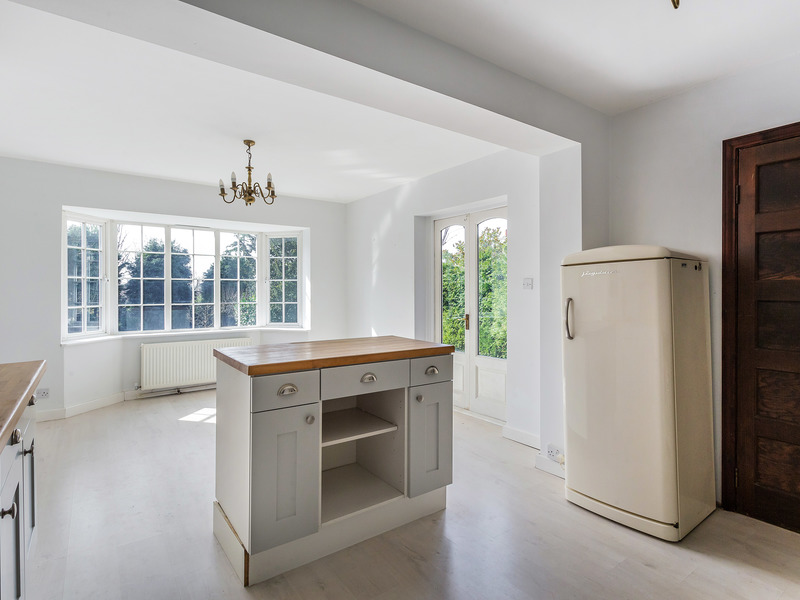 5 bed House - Detached For Rent in Reigate, Surrey