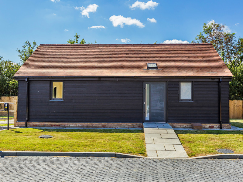 1 bed Bungalow - Detached For Rent in Horley, Surrey - 2