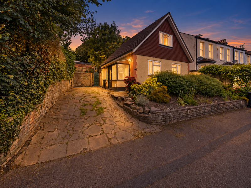 3 bed House - Detached For Sale in Whyteleafe, Surrey