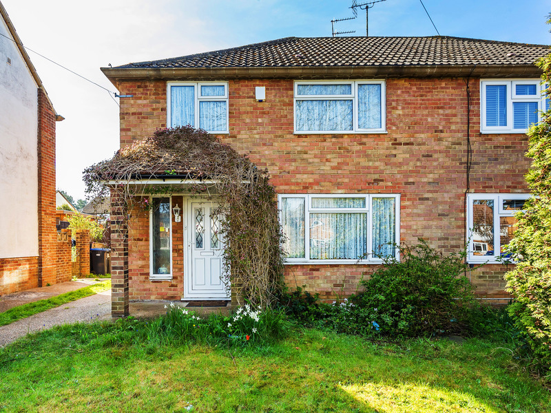 3 bed House - Semi For Sale in Burgess Hill, West Sussex - 2