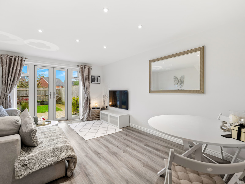 2 bed House - End Terrace For Sale in Horley, Surrey - 3