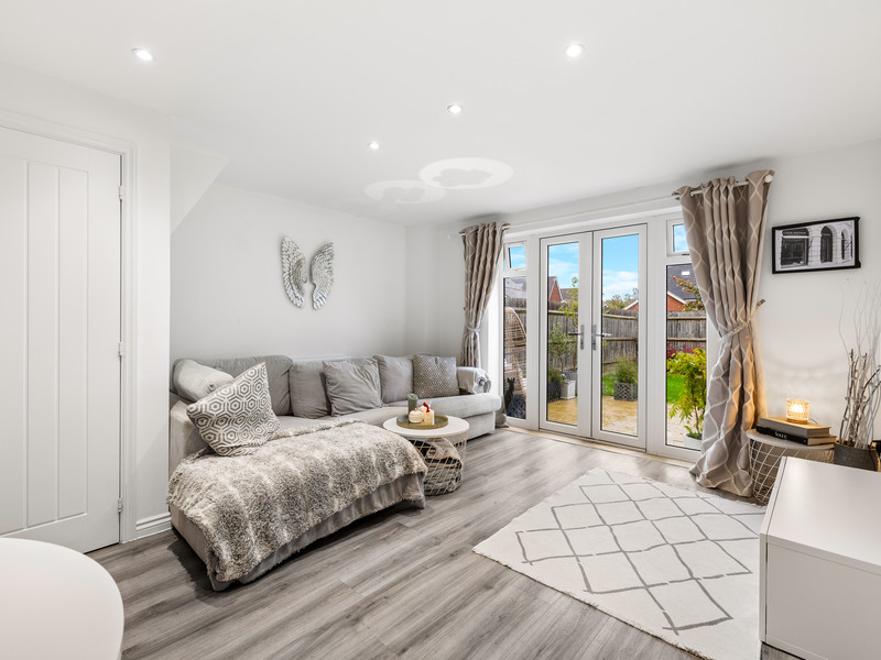 2 bed House - End Terrace For Sale in Horley, Surrey - 2