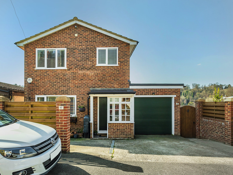 3 bed House - Detached For Rent in Caterham, Surrey - 2