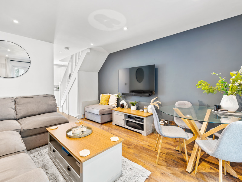 2 bed House - Terrace For Sale in Horley, Surrey - 3