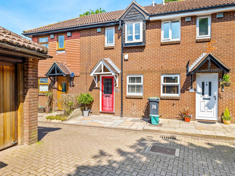 2 bed House - Terrace For Sale in Horley, Surrey