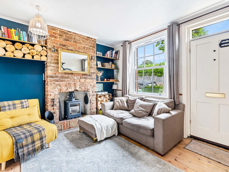 2 bed House - Terrace For Sale in Redhill, Surrey