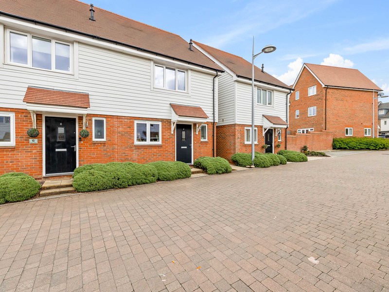 2 bed House - Semi For Sale in Horsham, West Sussex - 3
