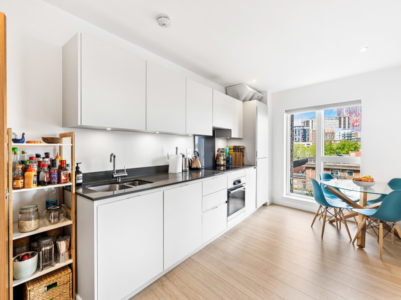 2 bed Apartment For Sale in Croydon, London - 2