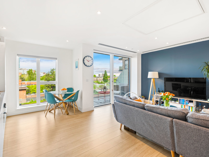 2 bed Apartment For Sale in Croydon, London
