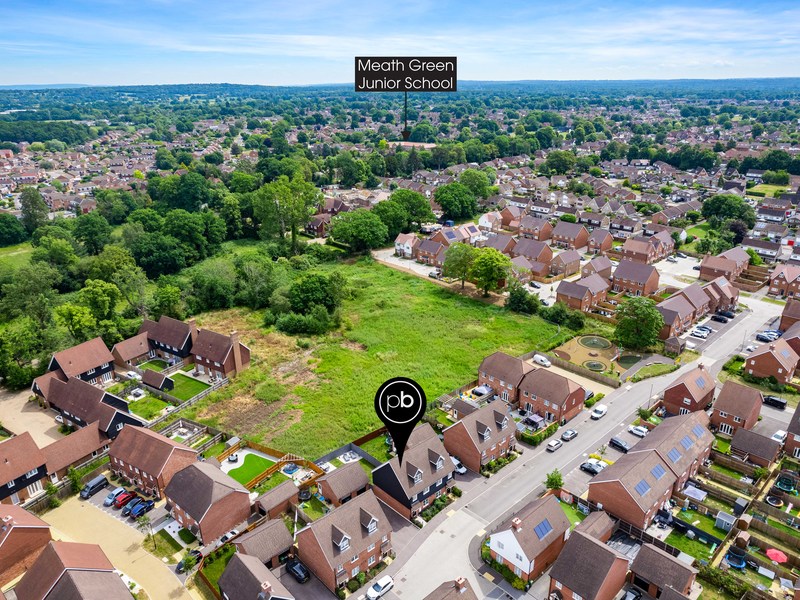 3 bed House - Semi For Sale in Horley, Surrey - 2