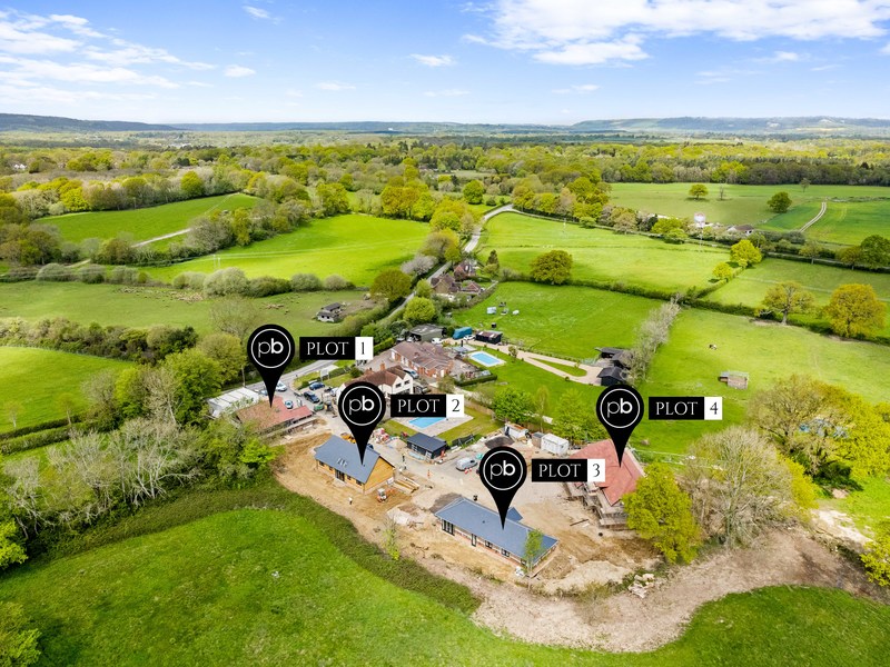 3 bed Bungalow - Detached For Sale in Newdigate, Surrey - 3