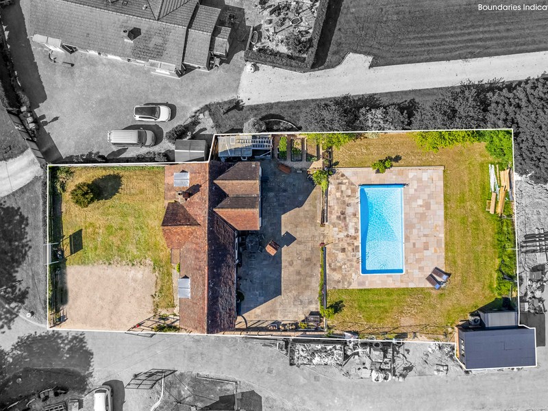 5 bed House - Detached For Sale in Dorking, Surrey - 3