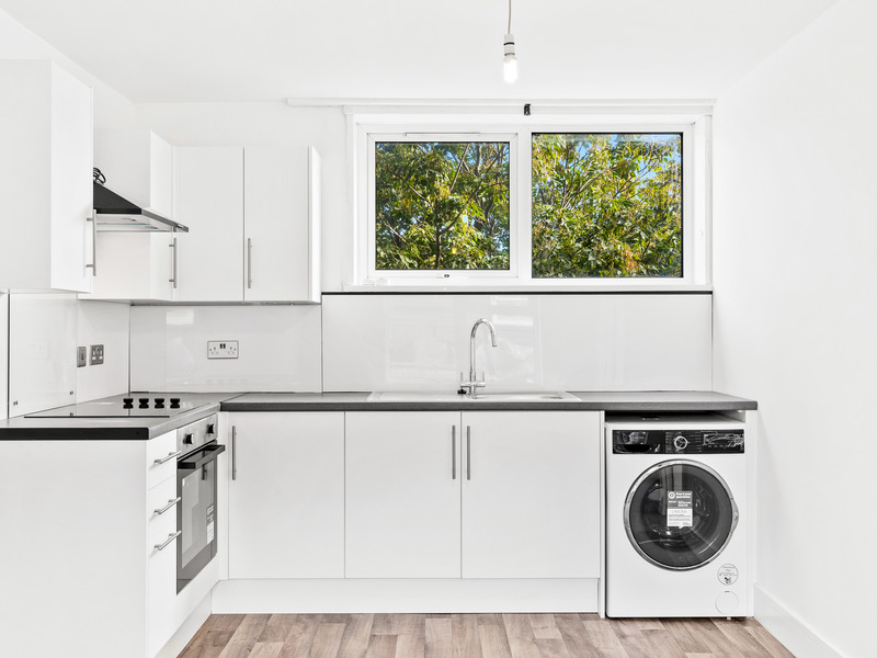 1 bed Apartment For Rent in Horley, Surrey - 2
