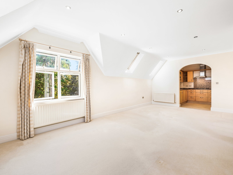 2 bed Apartment For Rent in Reigate, Surrey - 3