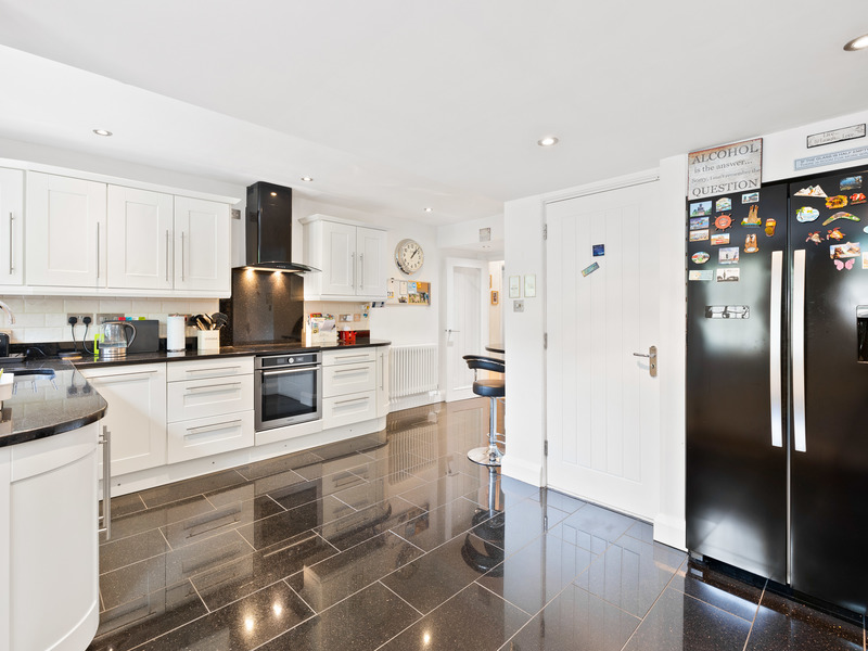 4 bed House - Link Detached For Sale in Horley, Surrey - 3