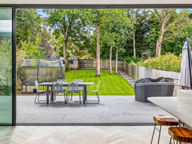 5 bed House - Detached For Rent in Reigate, Surrey - 2