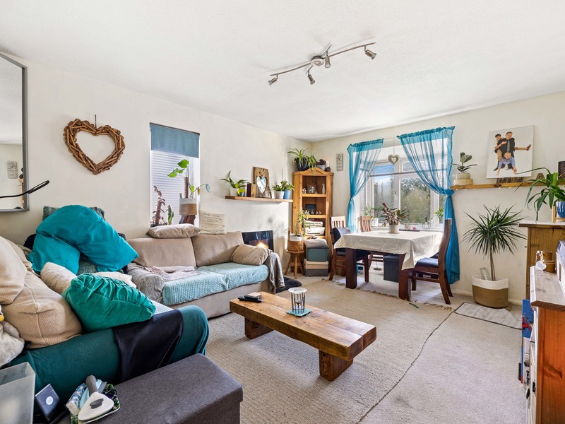 1 bed Apartment For Sale in Horley, Surrey