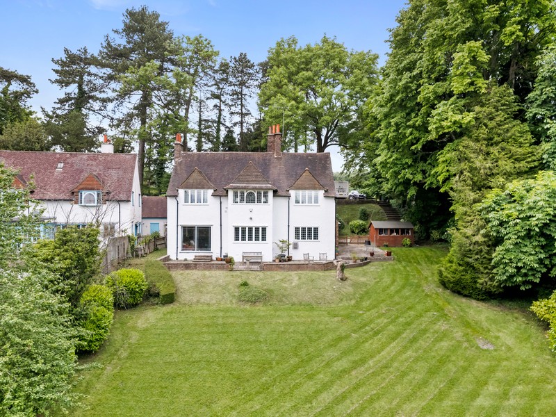 5 bed House - Detached For Sale in Redhill, Surrey - 3