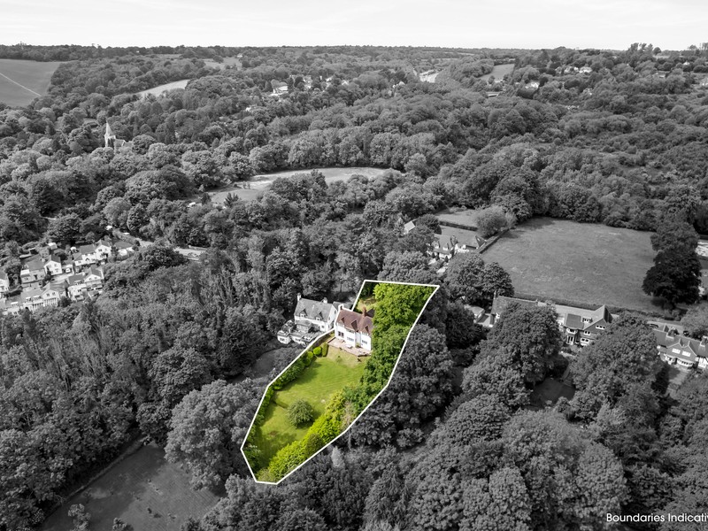 5 bed House - Detached For Sale in Redhill, Surrey
