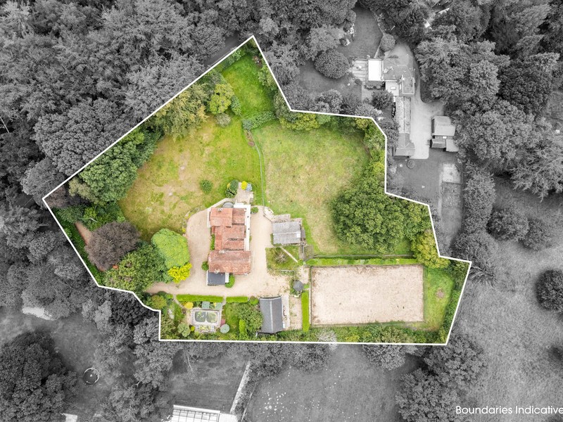 6 bed House - Detached For Sale in Lingfield, Surrey - 2