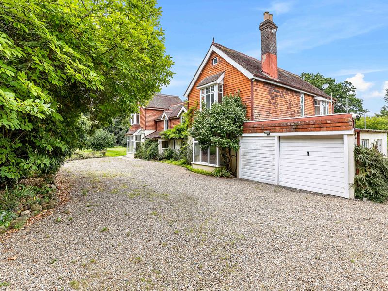6 bed House - Detached For Sale in Lingfield, Surrey