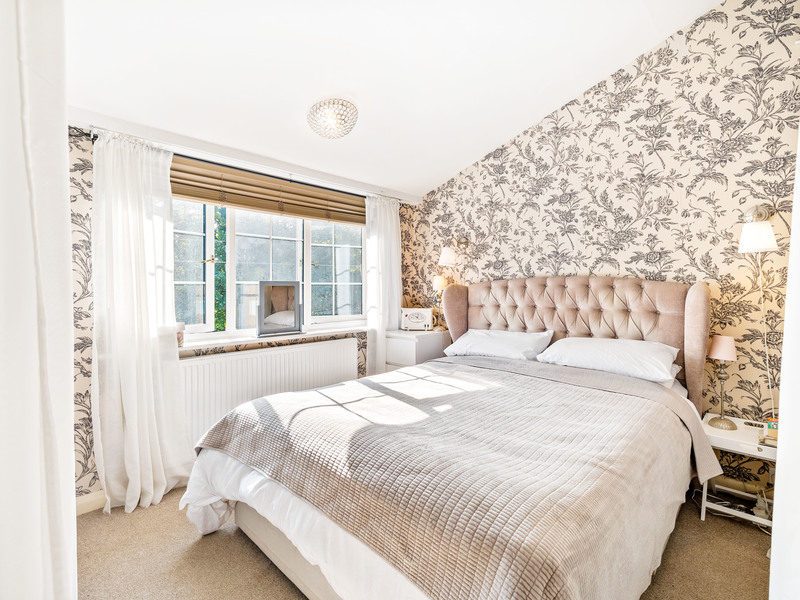 4 Bed House Townhouse For Sale in Warlingham