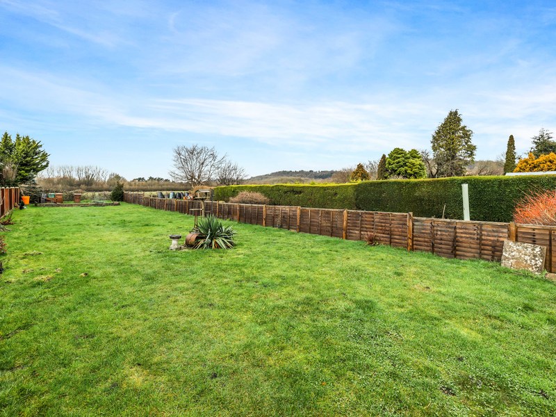 2 Bed House Semi For Sale in Godstone