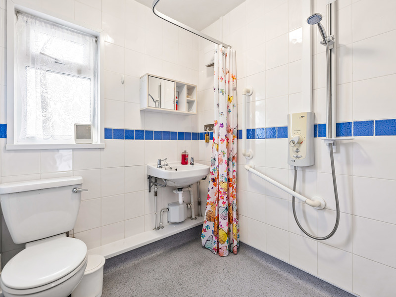 2 Bed House Semi For Sale in Godstone