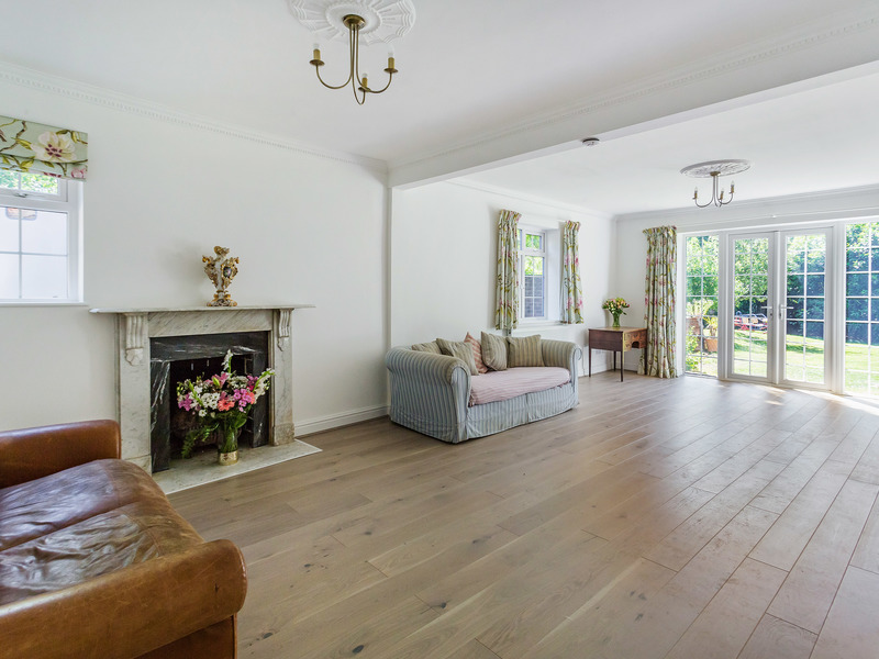 5 bed House - Detached For Rent in Horley, Surrey - 3