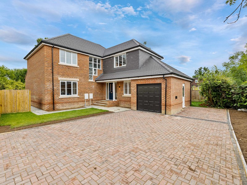 4 bed House - Detached For Sale in Horley, Surrey