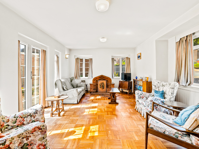 3 bed House - Detached For Sale in Reigate, Surrey - 3