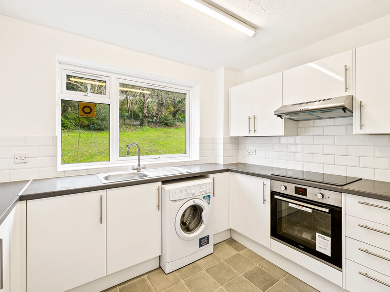 2 bed Apartment For Sale in Whyteleafe, Surrey - 3